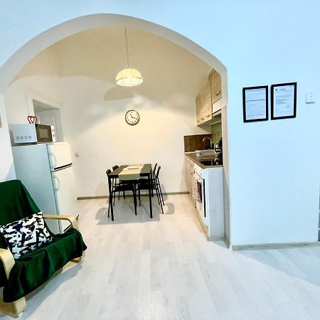 White Apartment Near The Famous New York Cafe Budapeste Exterior foto