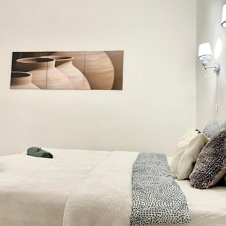 White Apartment Near The Famous New York Cafe Budapeste Exterior foto