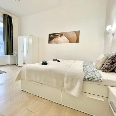 White Apartment Near The Famous New York Cafe Budapeste Exterior foto