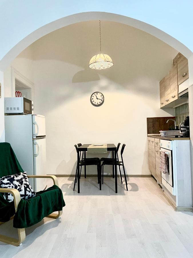 White Apartment Near The Famous New York Cafe Budapeste Exterior foto