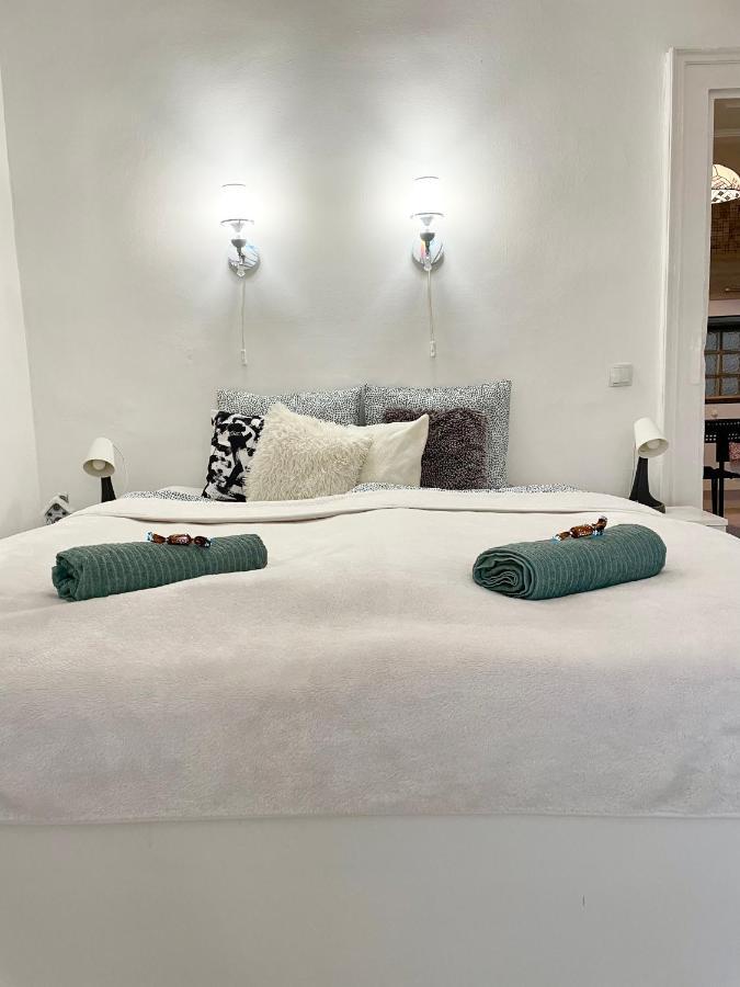 White Apartment Near The Famous New York Cafe Budapeste Exterior foto