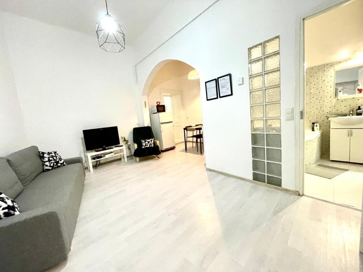 White Apartment Near The Famous New York Cafe Budapeste Exterior foto