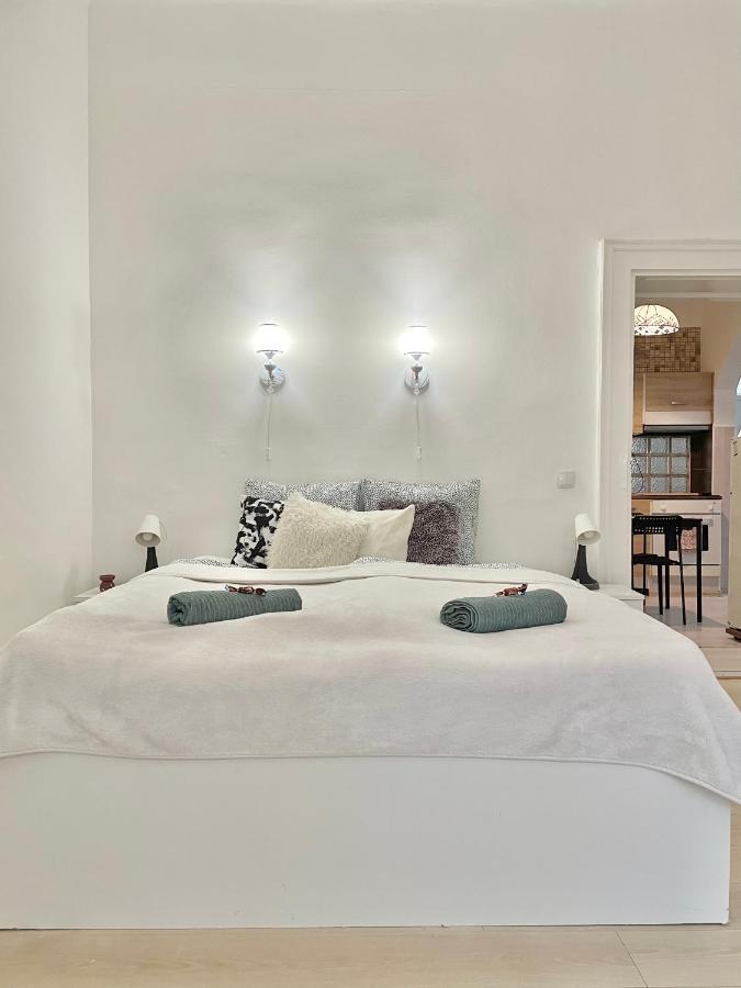 White Apartment Near The Famous New York Cafe Budapeste Exterior foto
